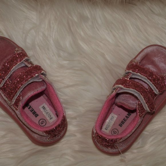 Kids Pink Velvet TENNIS SHOES With Glitter BY DREAM SEEK SIZE 5 GENTLY USED - Picture 5 of 6